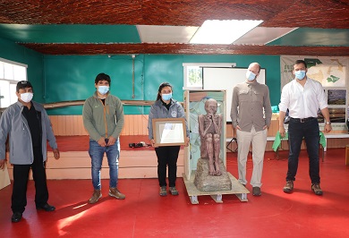 Castro Municipio y comunidad logran traer escultura de momia para enriquecer patrimonio cultural de isla Quehui